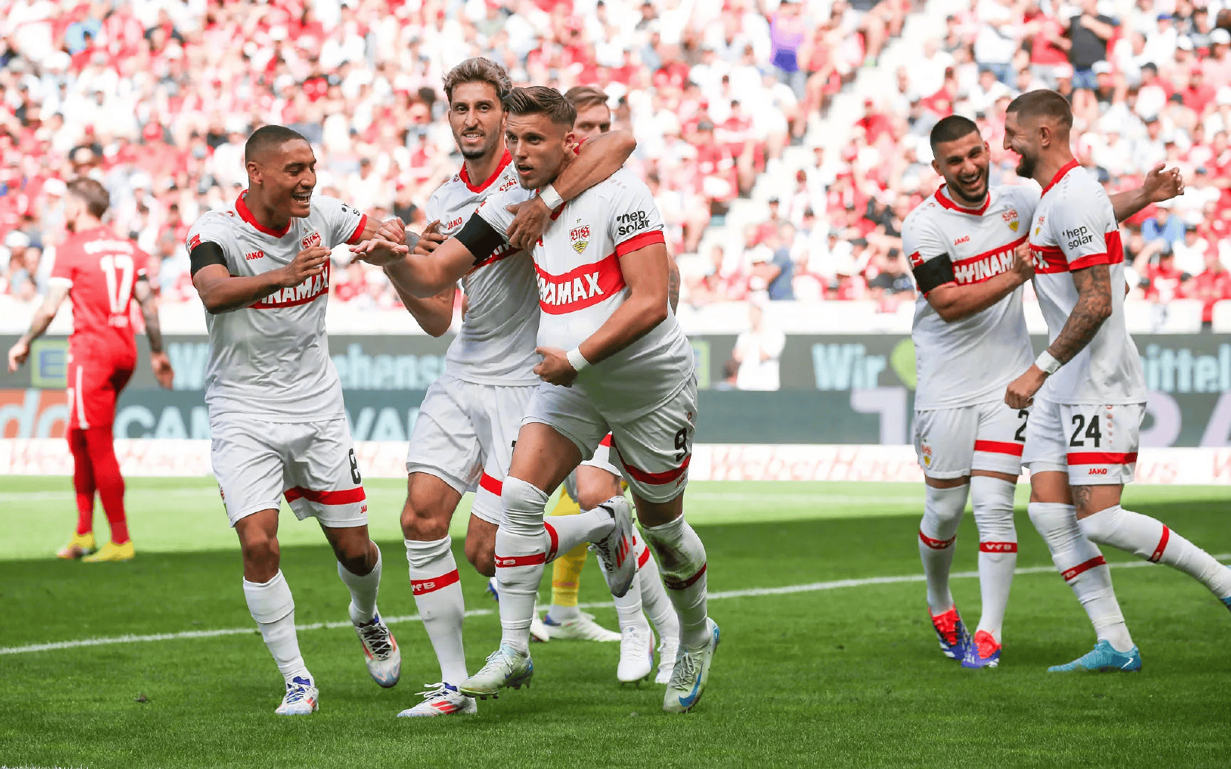 爱游戏APP-包含赛地聚焦：西甲转会期热度飙升；斯图加特完成体检；气氛紧张；阵容厚度经受考验的词条