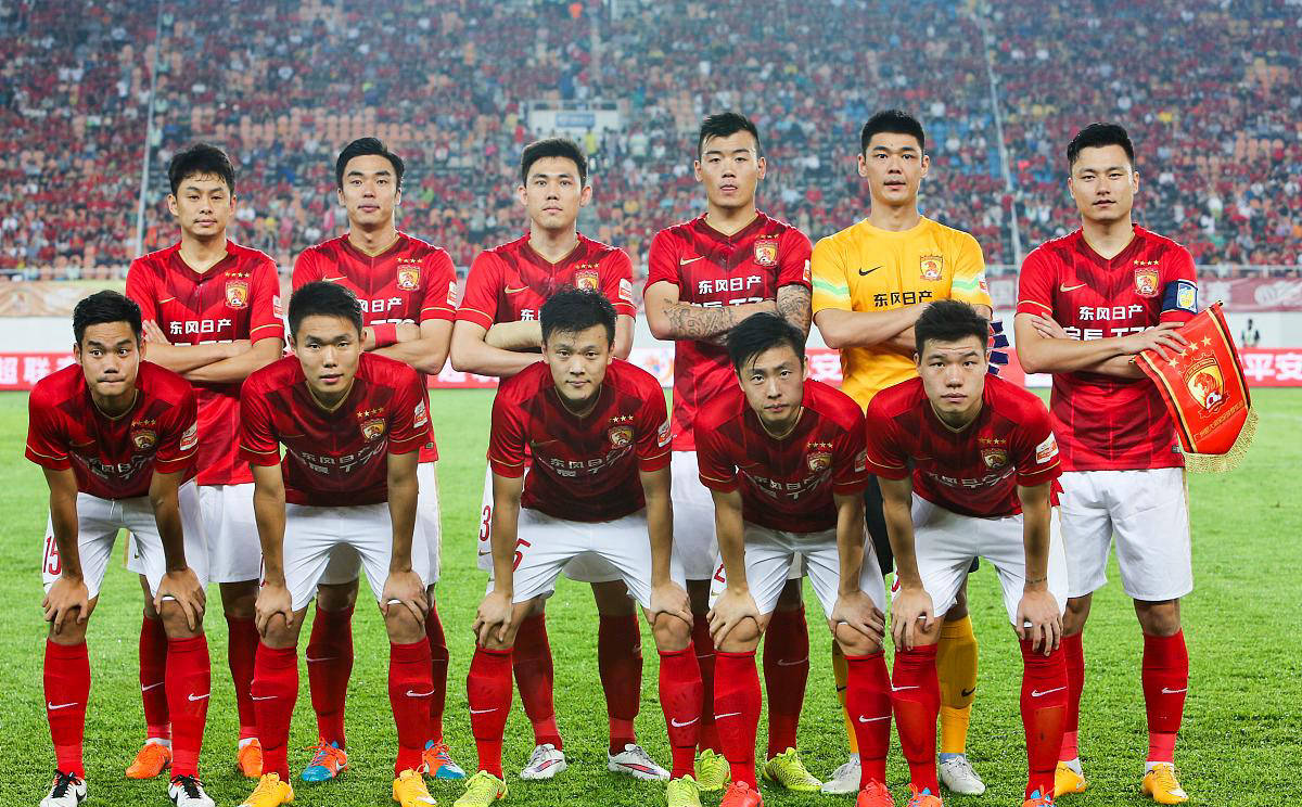 爱游戏APP-包含今晨中超传出新动向，广州队防线松动，管理层表态——目标明确，轮换策略成焦点的词条